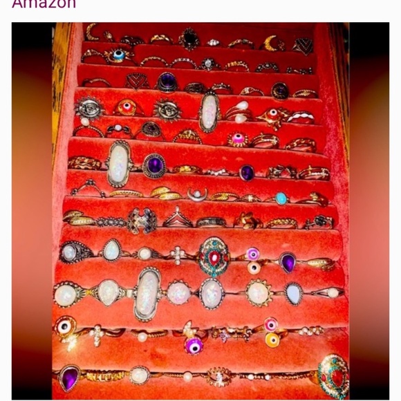 Costume rings.4 a piece or 5 rings for 20.00 - Picture 3 of 4